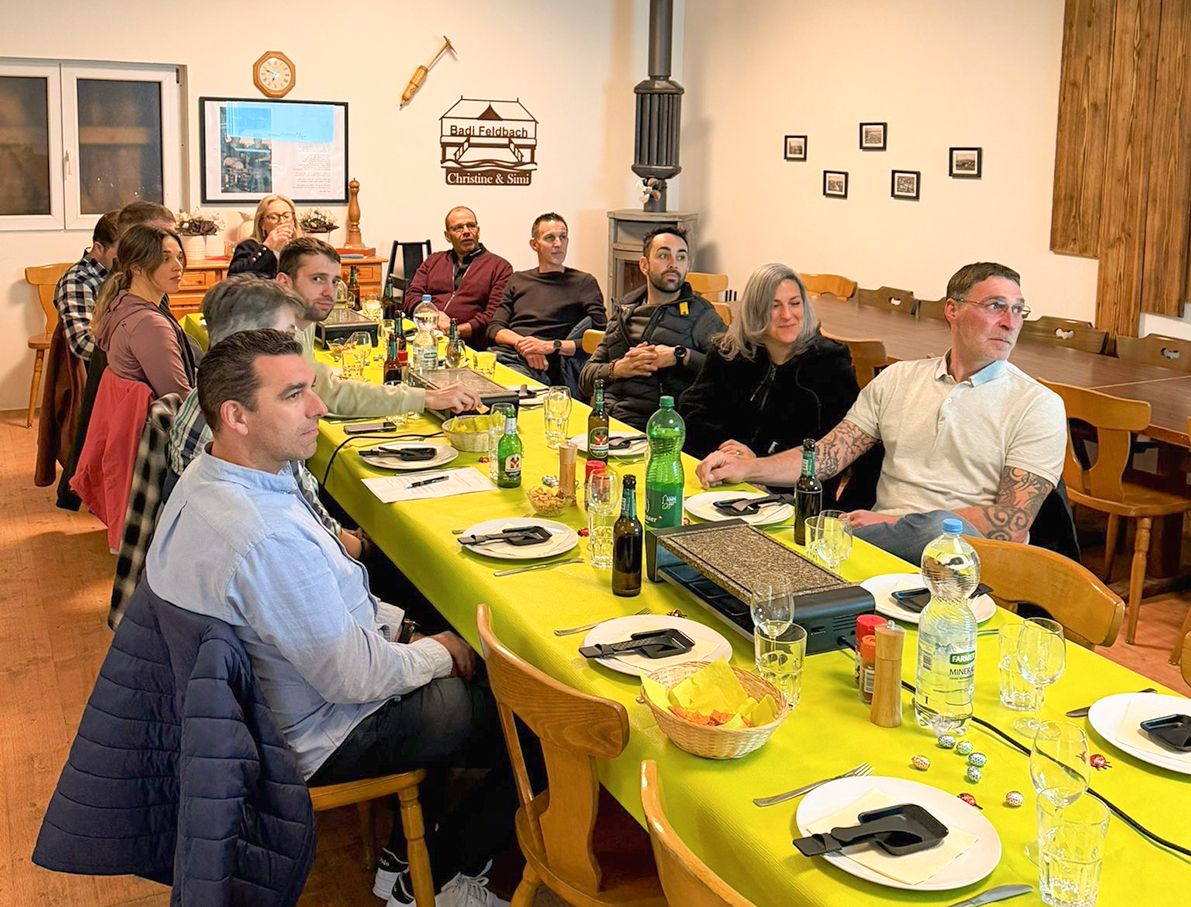 Mitglieder des Unternehmernetzwerk beim gemeinsamen Racletteabend an der Generalversammlung 2026.